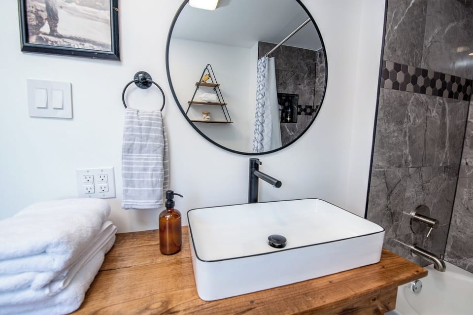 Lower Level Full Bath
