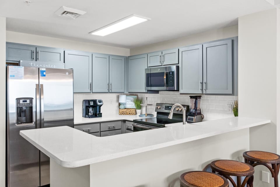 Kitchen with Breakfast Bar