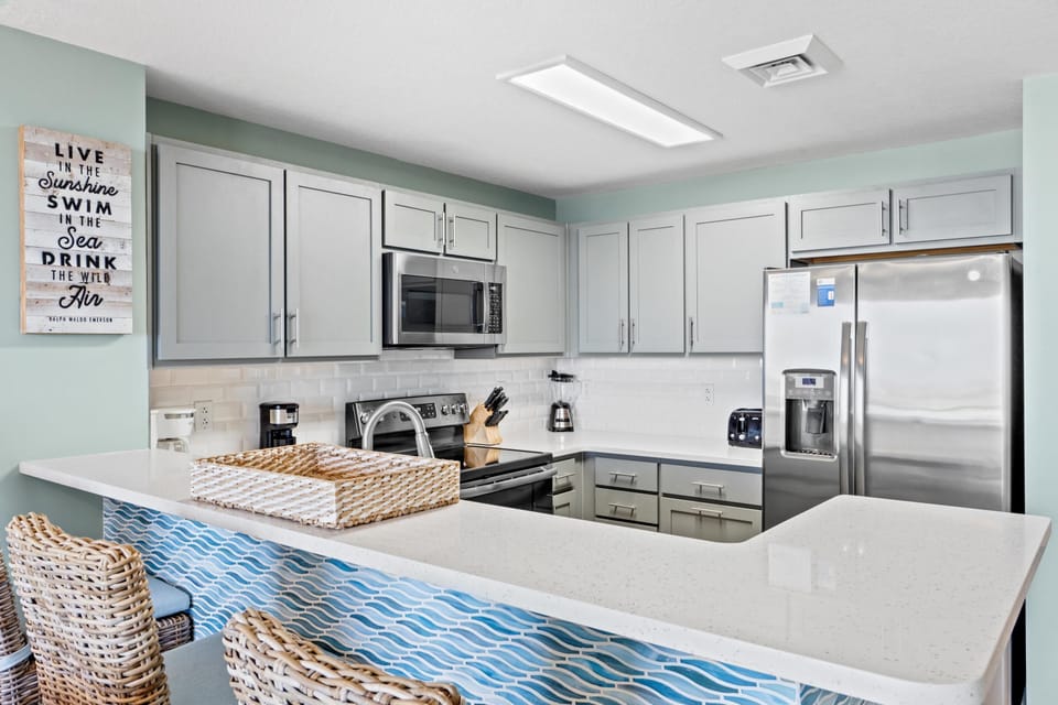 Kitchen with Breakfast Bar