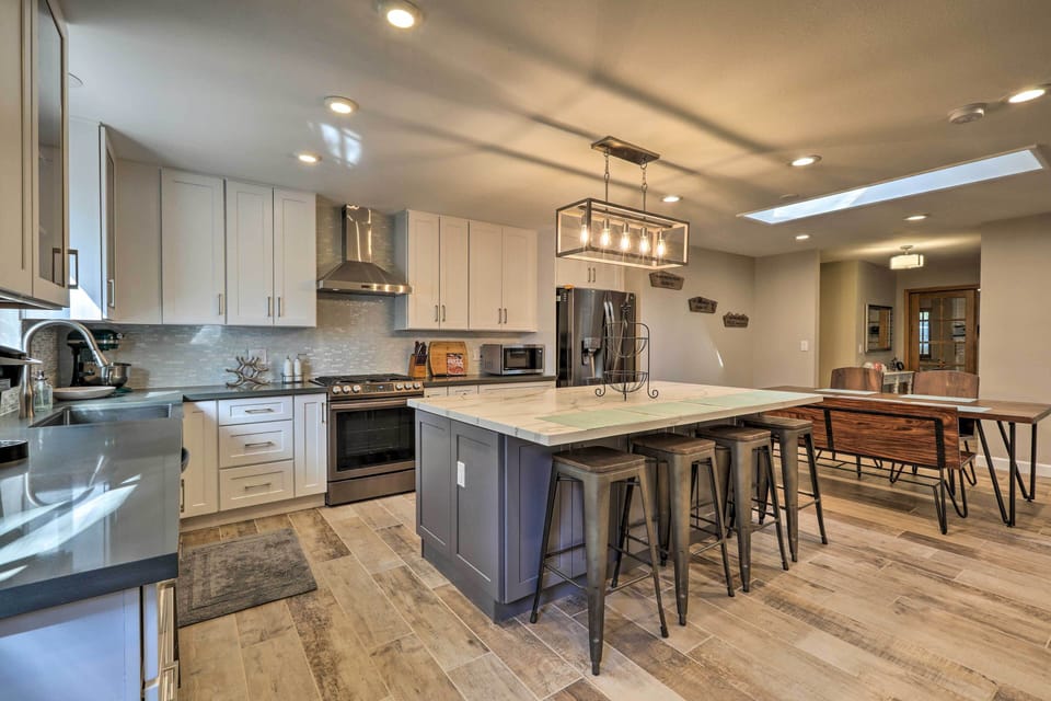 Kitchen | Fully Equipped | Updated Appliances