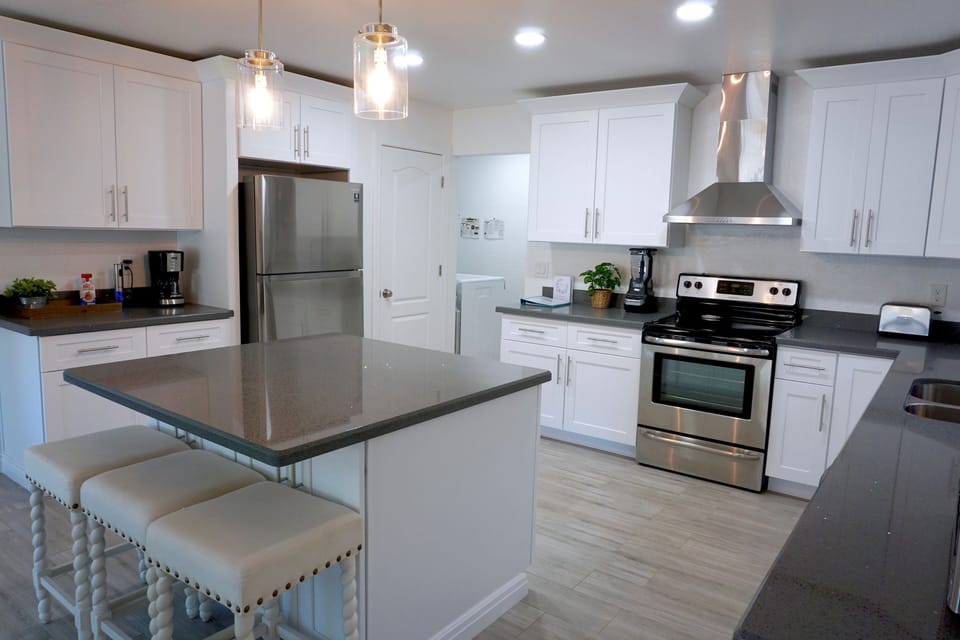 Large Fully Stocked Kitchen