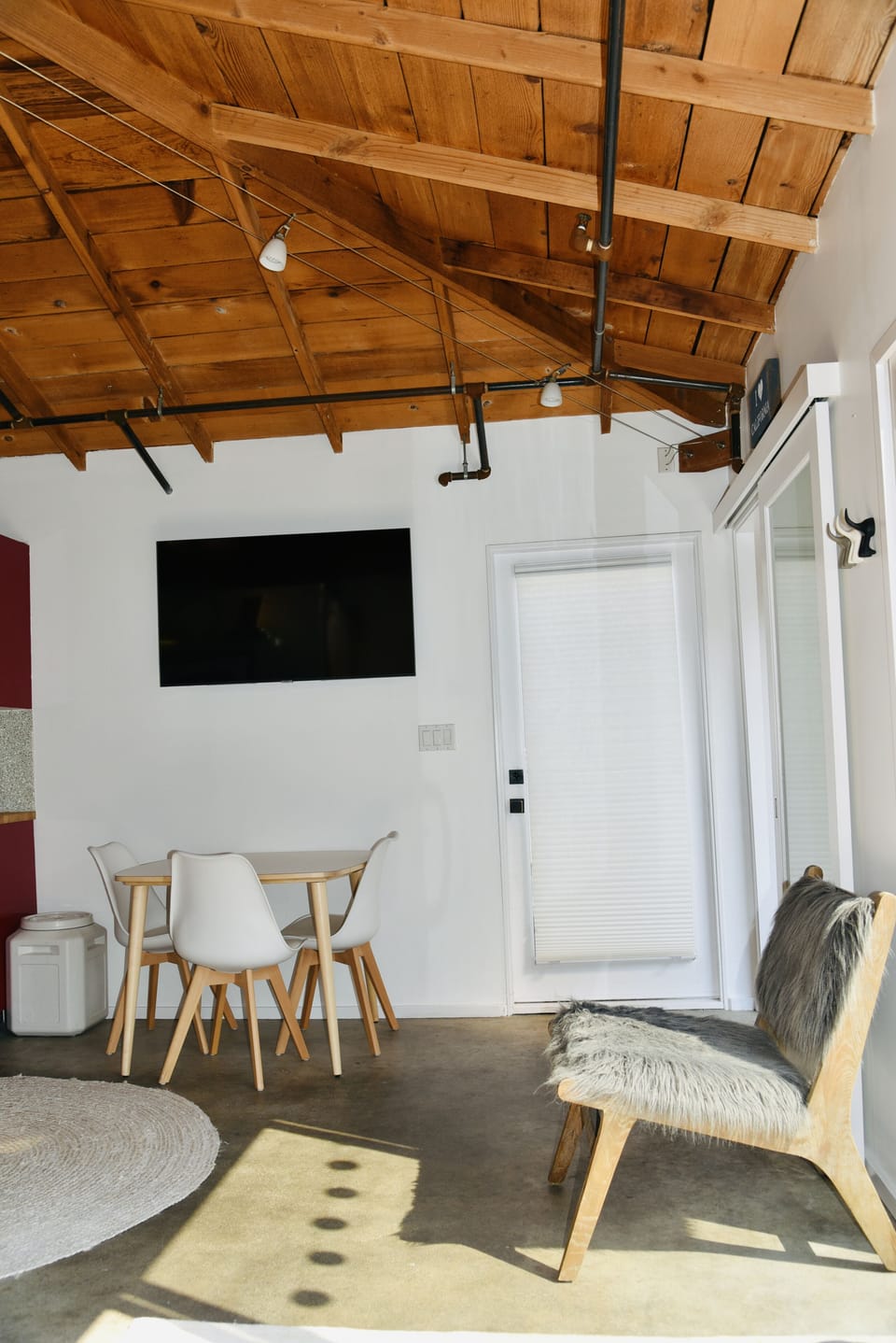 Living room. Entrance door. Smart T.V and dining area.