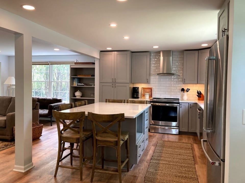 Kitchen / island for 7