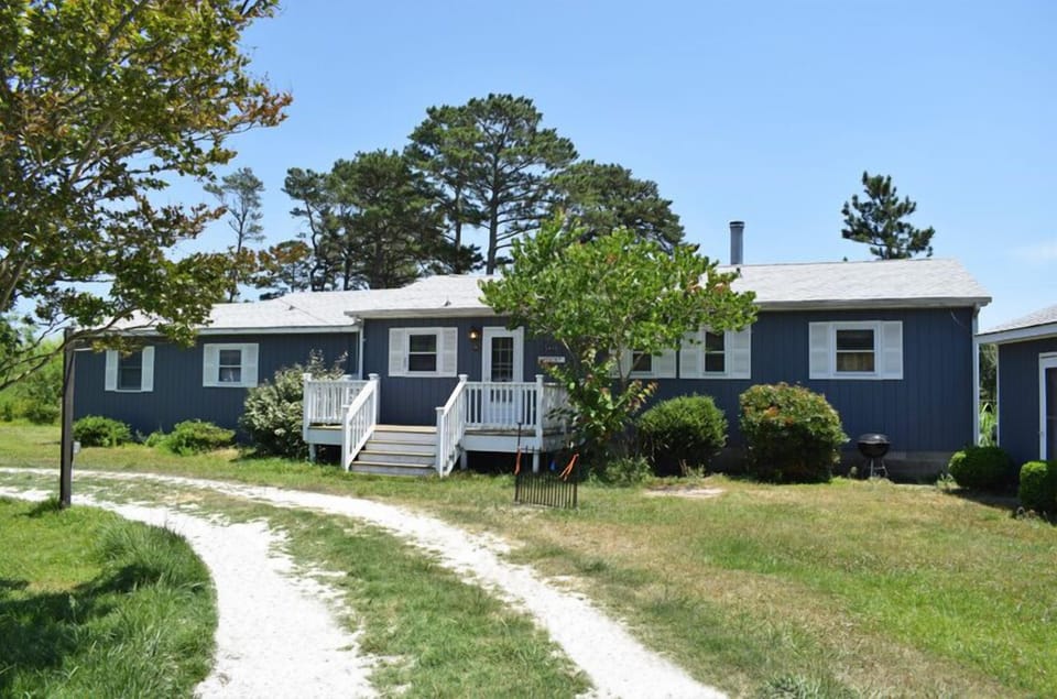 Spacious home on Piney Island Close to the entrance of Assateague.