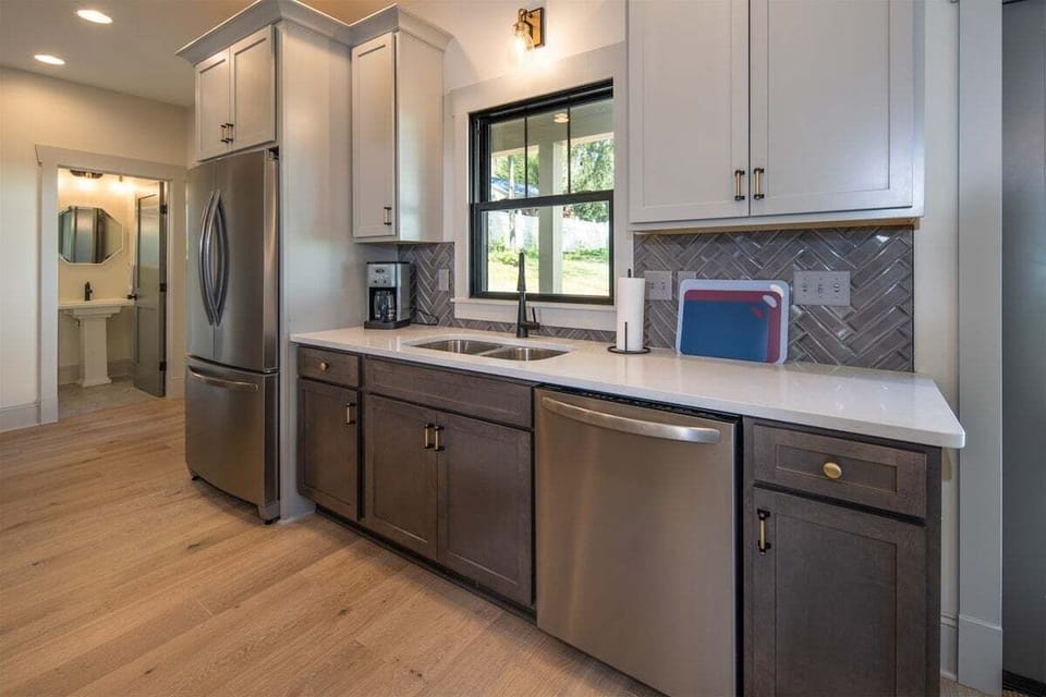 Gas range, custom backsplash