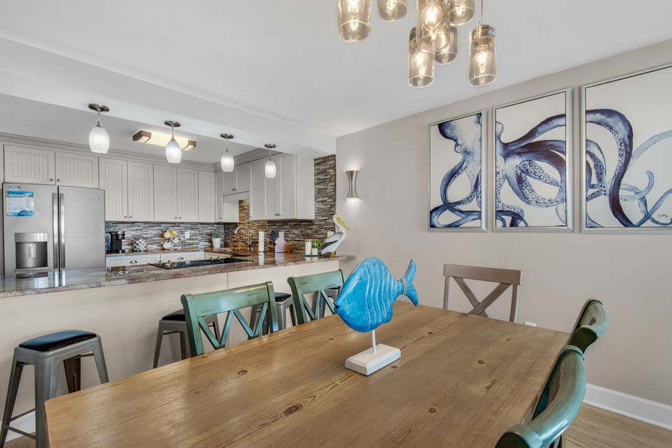 Dining plus eat-in bar seating