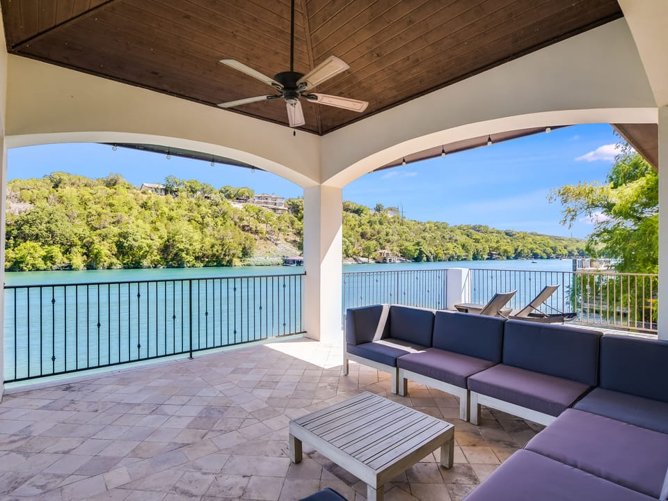 Upper Dock Lounge