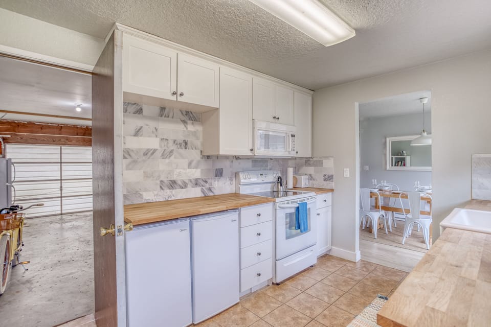 Kitchen area with Amenities