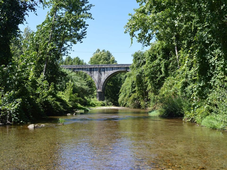 The river right beside our place, 1 min walk not even that. Views to the river 