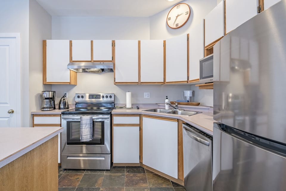 Fully Stocked Large Kitchen 