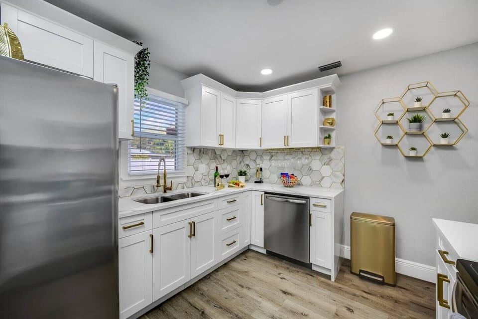 This beautiful property has a huge modern refrigerator to store foods and beverages. Never worry about where to store foods you've prepared for the entire trip. If you think this property suits your needs, send us a message now!
