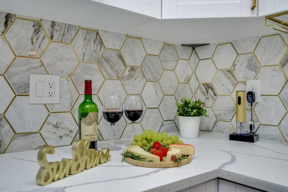 Stunning Kitchen that has everything that you would need to prepare your meals any time of the day. Nothing beats home cooked meals with family and friends. Interested in this property? Please send us an inquiry today!