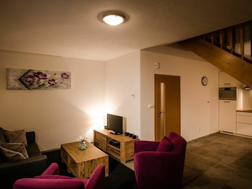 Brown, Couch, Furniture, Property, Light, Picture Frame, Table, Wood, Comfort, Interior Design