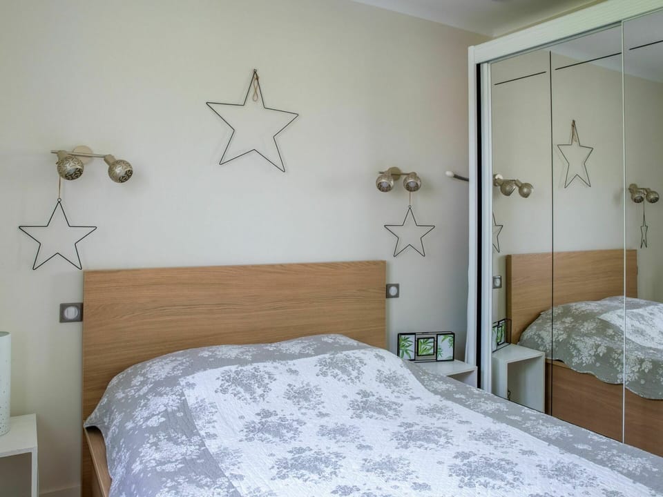 Furniture, Property, Building, Comfort, Textile, Wood, Bed Frame, Interior Design, Bed, House