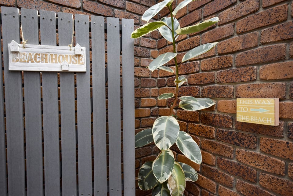 Side gate access to keep kids and pets safe