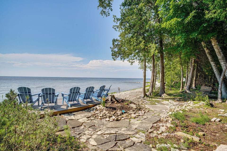 Sturgeon Bay Vacation Rental | 4BR | 2.5BA | 2,900 Sq Ft | Stairs Required