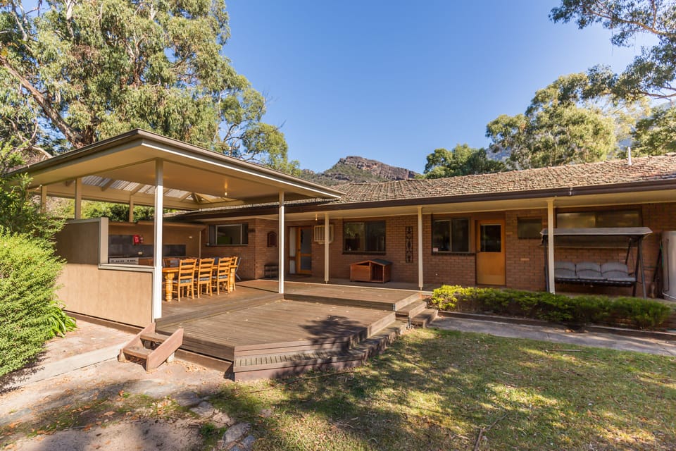 Four Bedroom House in Serene location right next to Stoney Creek and the Halls Gap town centre.
