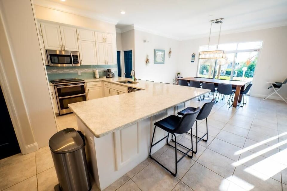 Large open kitchen with tons of cabinetry. (3)