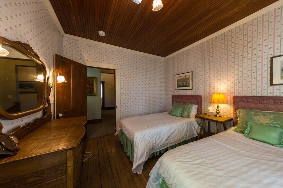 Guest Bedroom 4