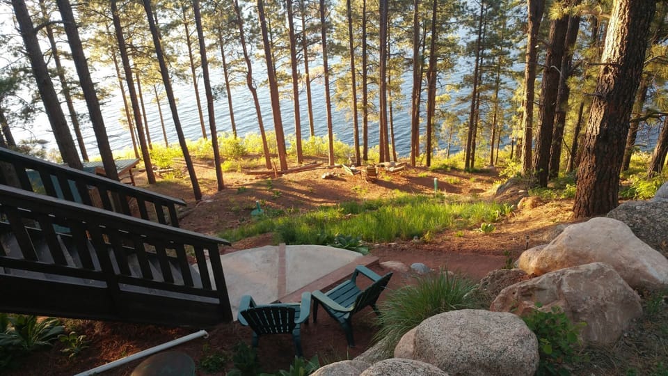 The private trail down to the lake's shoreline!