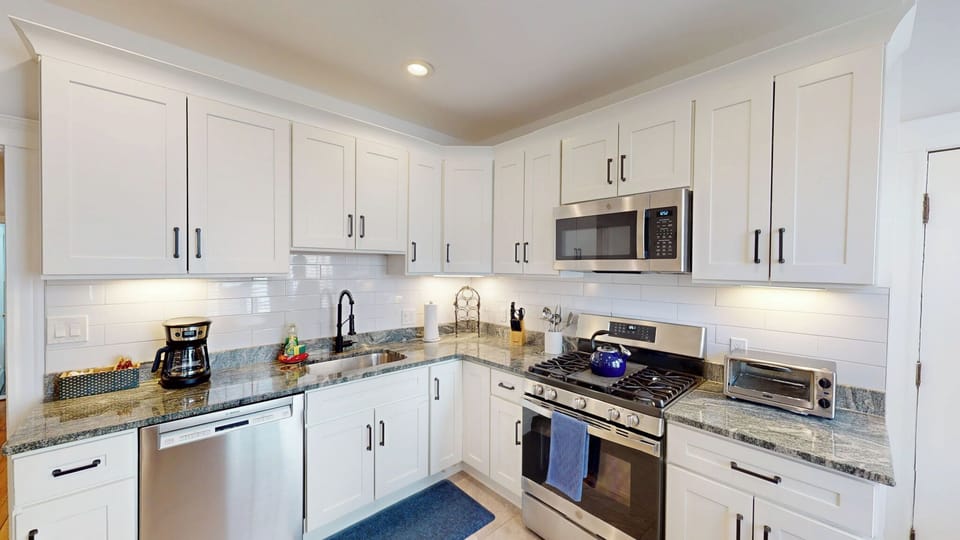 Kitchen, fully equipped and has all the basic kitchen appliances and more!