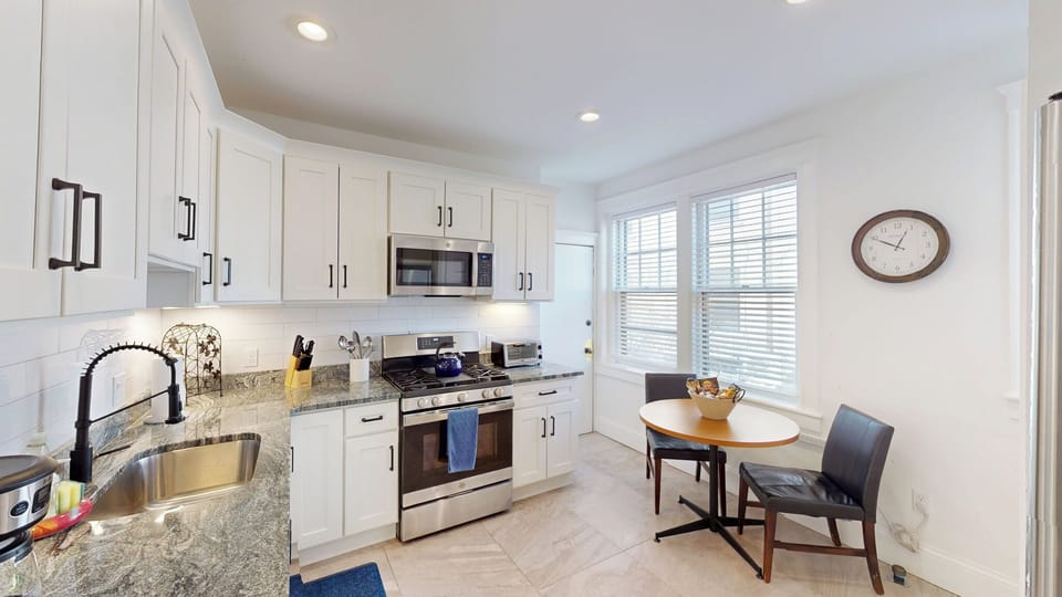 Kitchen, fully equipped and has all the basic kitchen appliances and more!