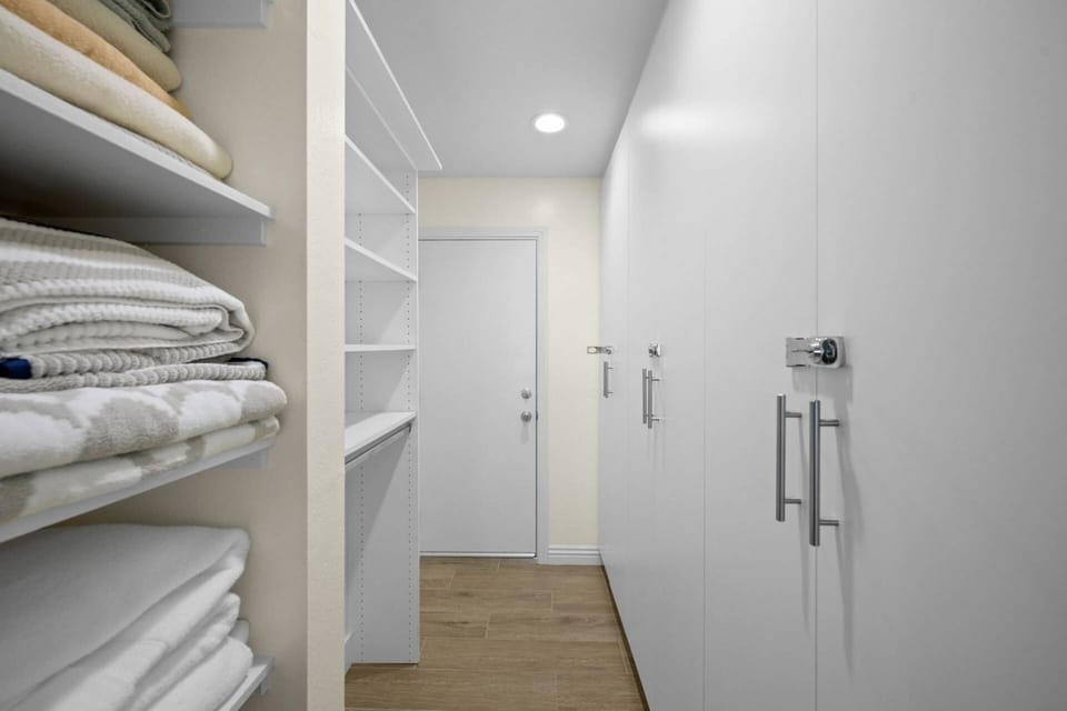 Guest Bed Closet