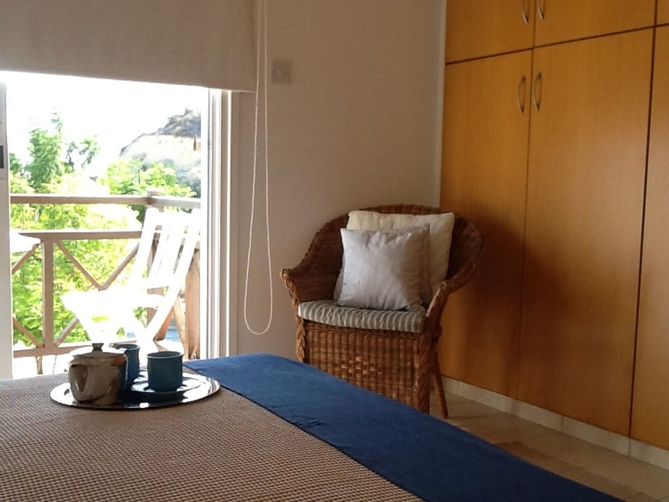 Master bedroom with balcony & sea views