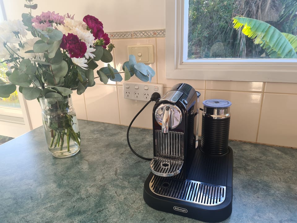 Delonghi Nespresso Coffee Machine 