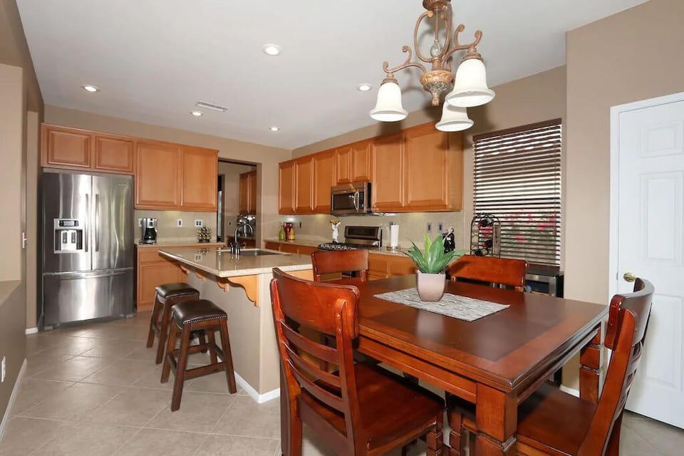 Fully equipped kitchen.