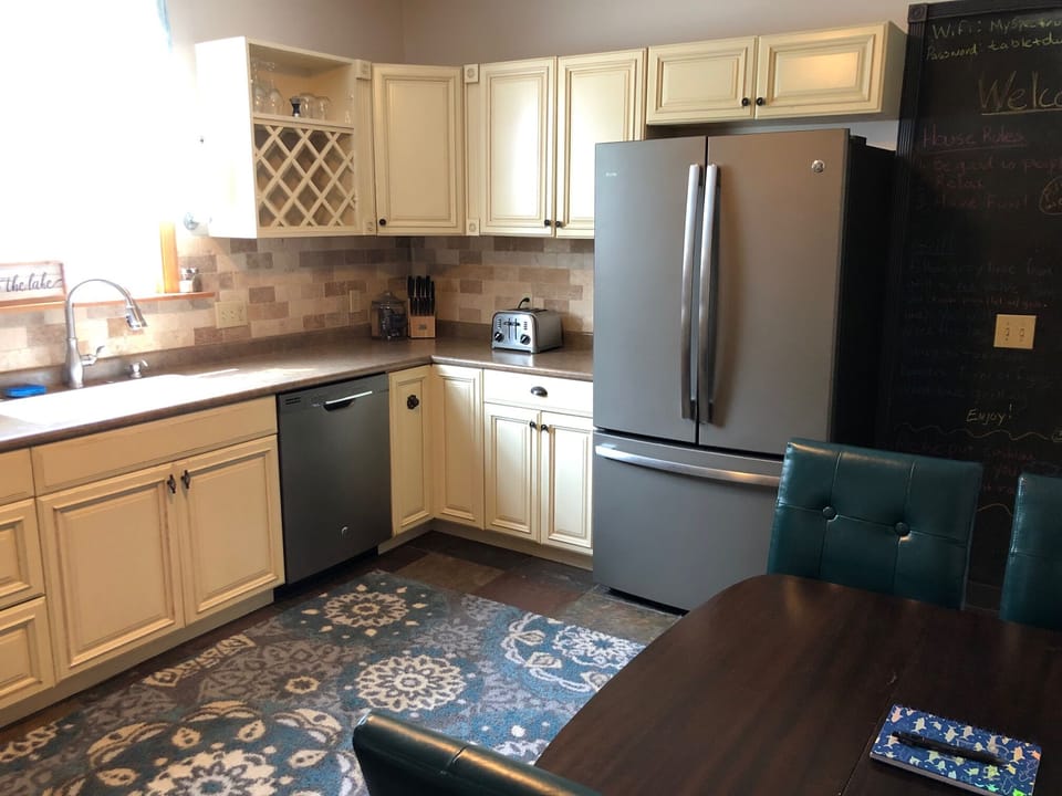 Large, spacious, and fully equipped kitchen!