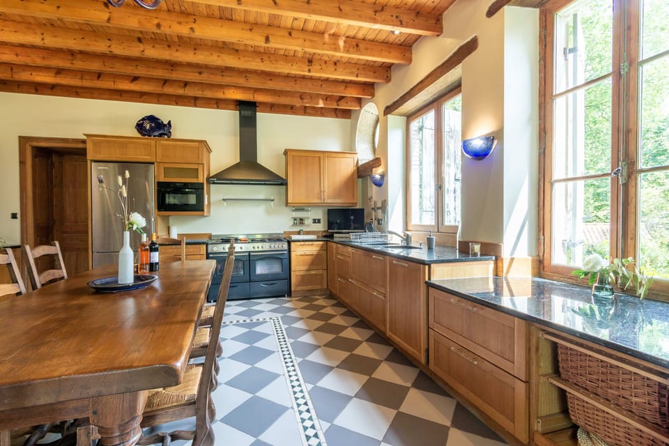 Kitchen and dining table