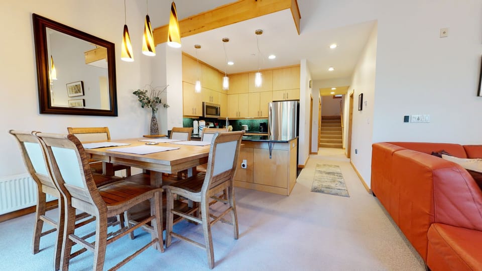 Chair, Furniture, Flooring, Hardwood, Indoors