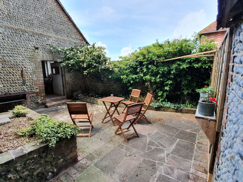 Private/ Secure back garden. Behind the garden is neighbours lovely Oast House