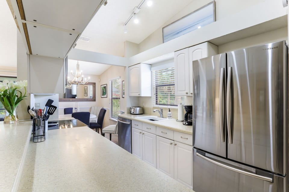 fully equipped kitchen