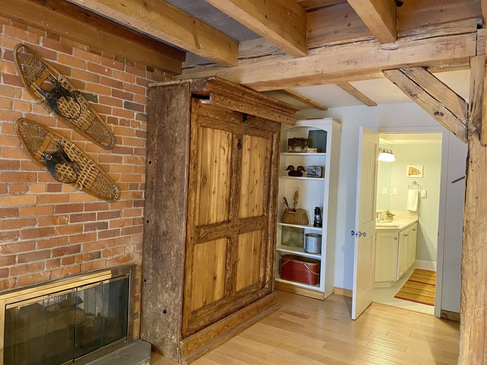 Murphy bed with full bath