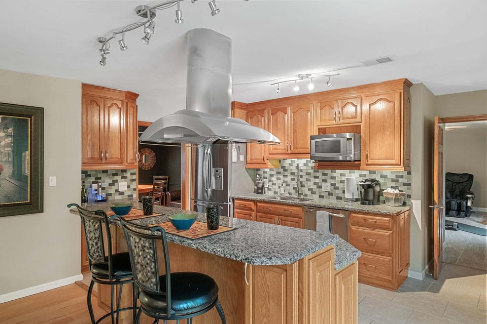 Great space for the chef in the family! Fully stocked with all you need. 