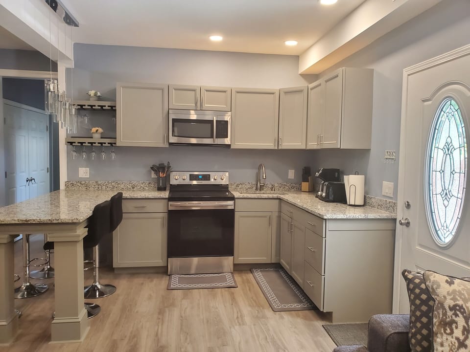 All NEW Appliances in a modern look eat-in kitchen