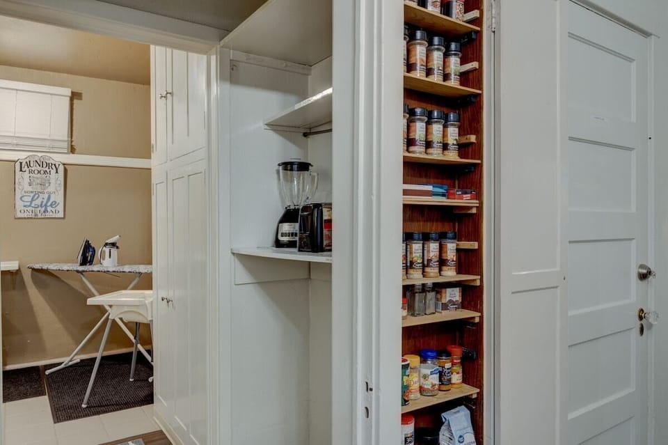 The kitchen has EVERYTHING you need. Spices, extra appliances. You don't need to pack a thing for the kitchen.  #stayrenostonehouse