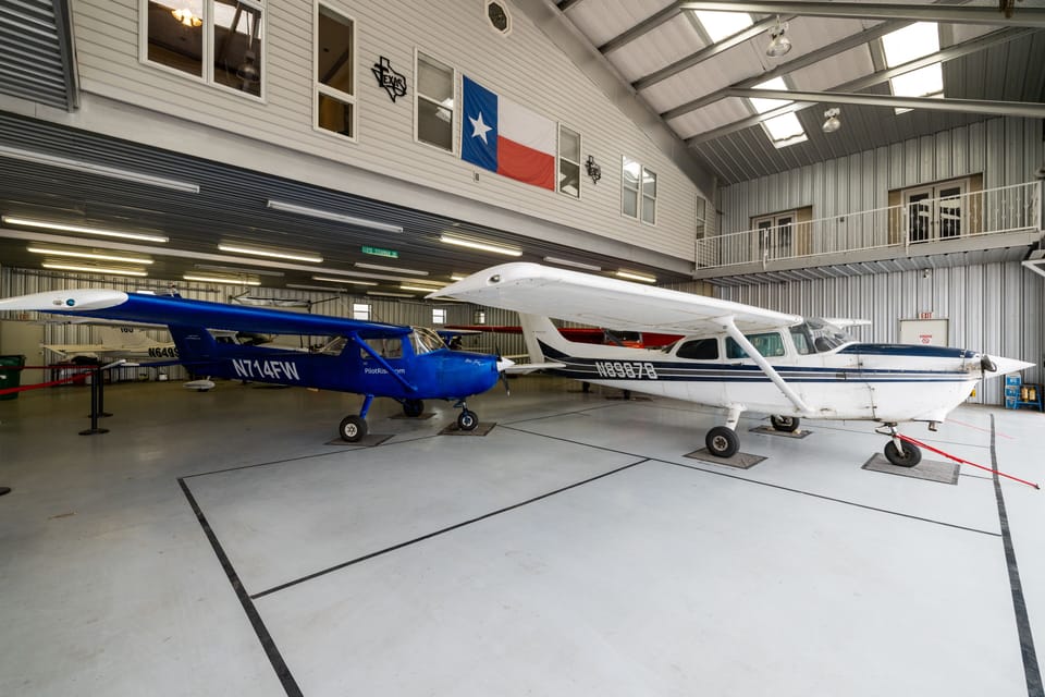 3600 sq ft hangar bay that stores 4-6 planes at any time