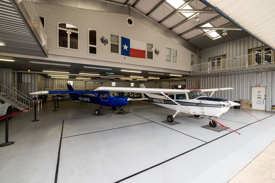 3600 sq ft hangar bay that stores 4-6 planes at any time