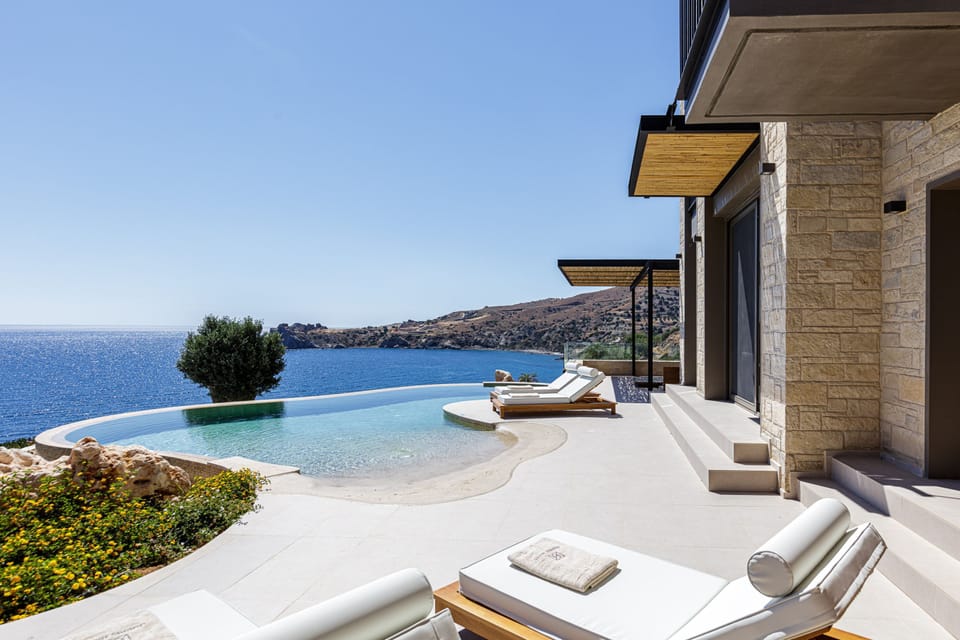 The 45 m2, freeform, private pool can be heated with an additional charge.