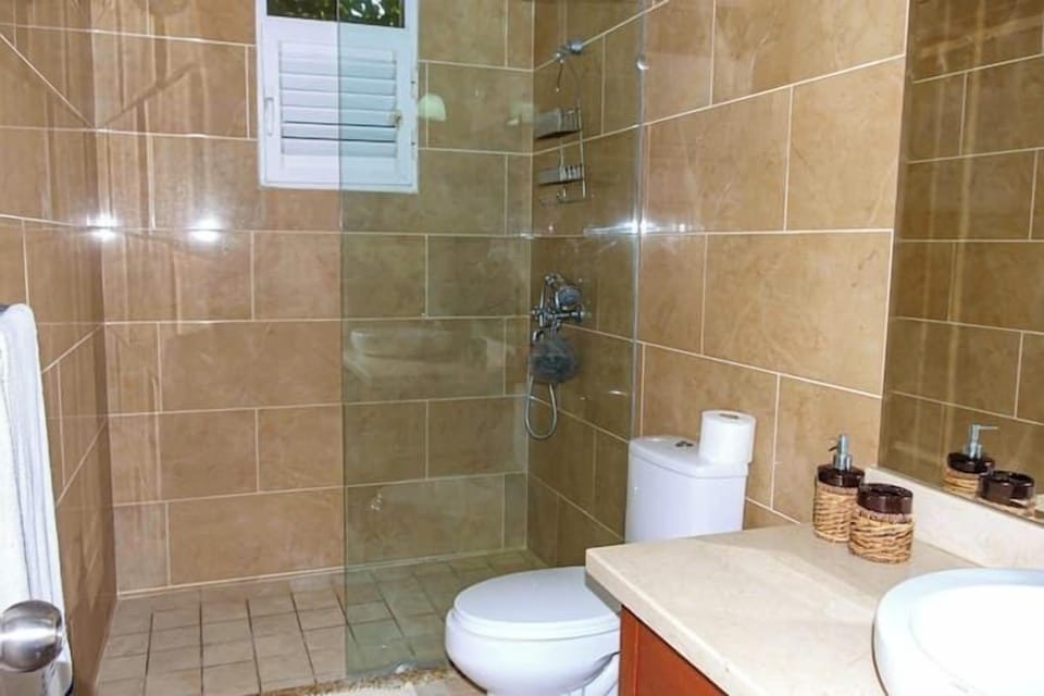 Bathroom/sov43