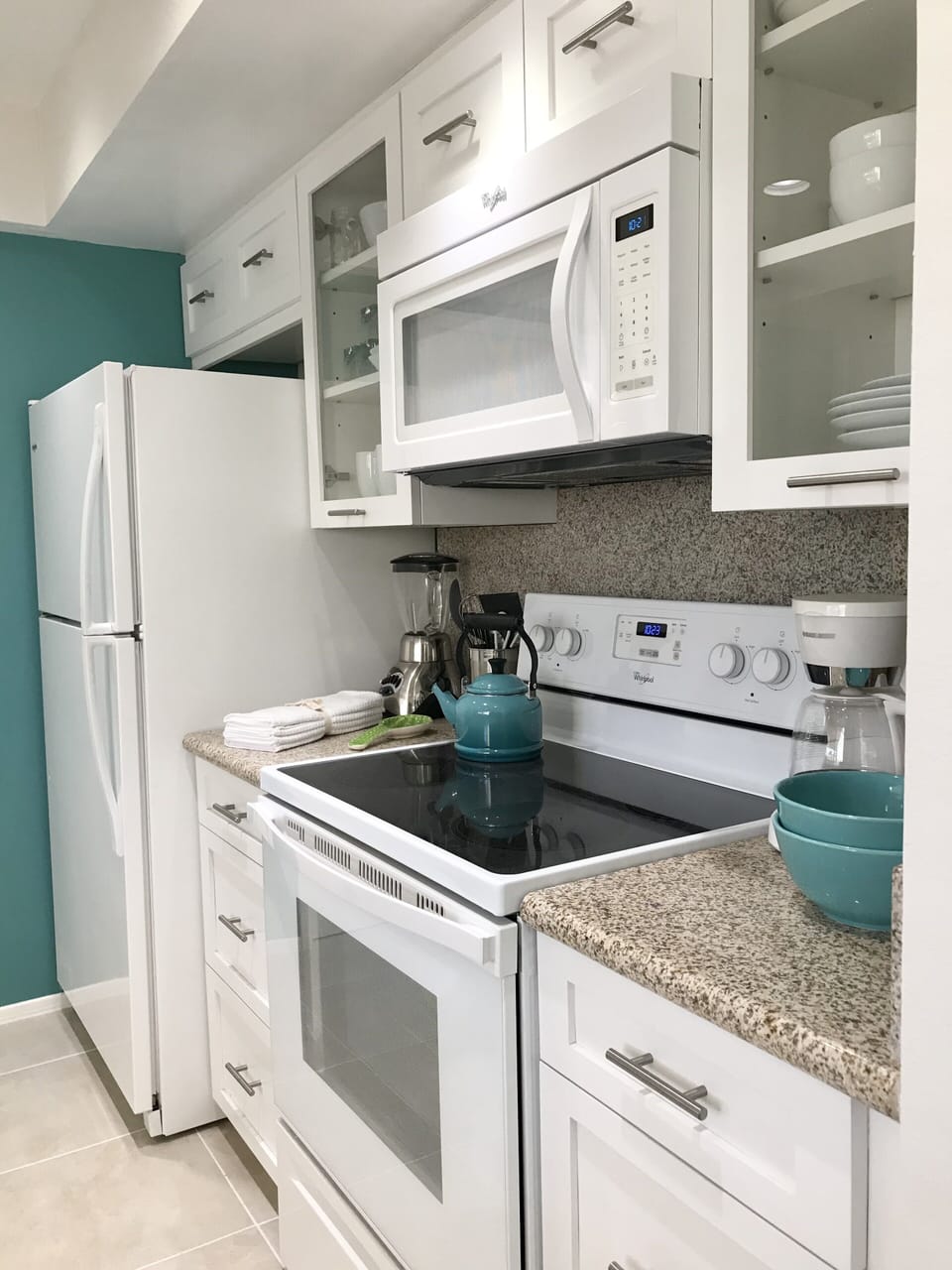 Fully stocked kitchen!