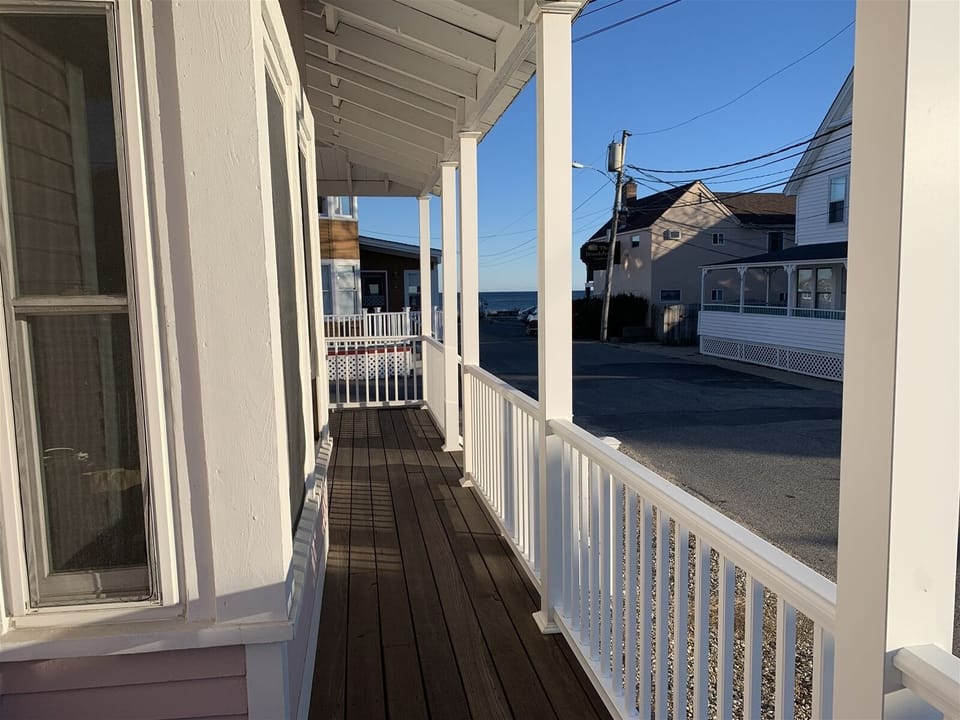 Wrap-around porch front