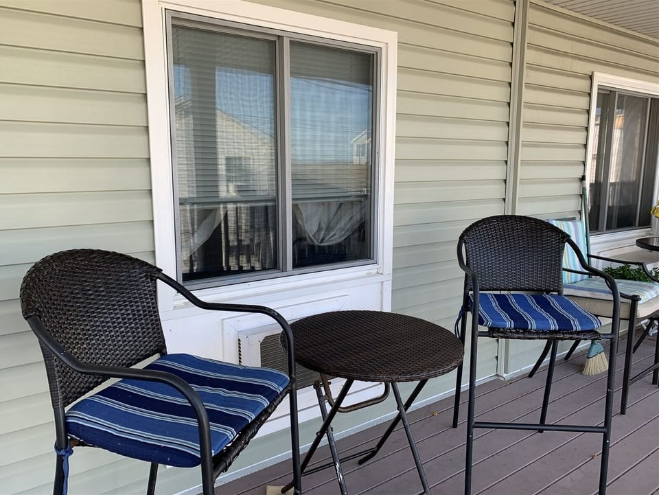Balcony overlooking the ocean