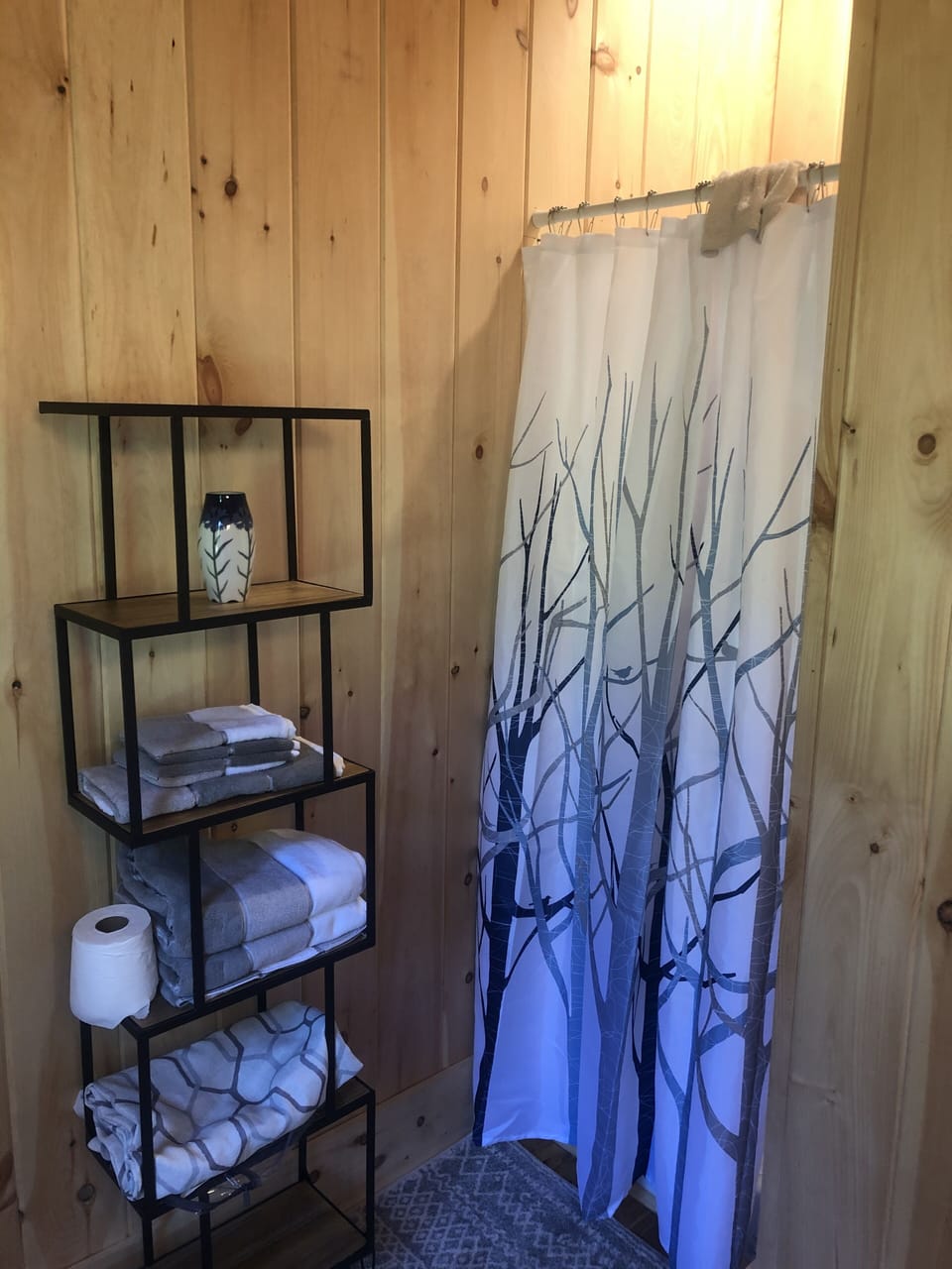 Main House - Full Bathroom 2 continued