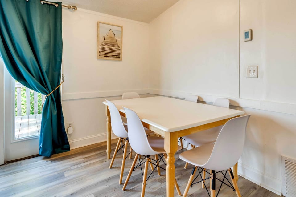 Dining Area | Dishware & Flatware