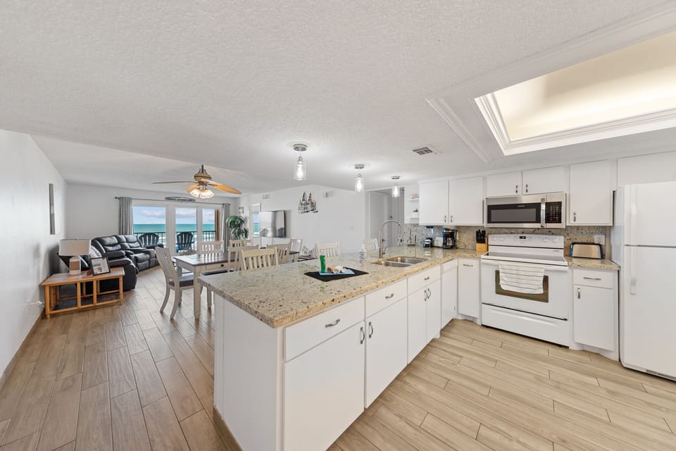 New fully equipped kitchen
