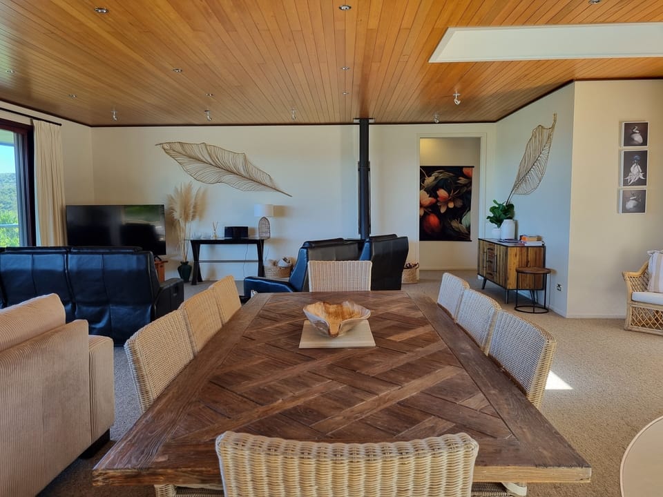 Lounge/Dining